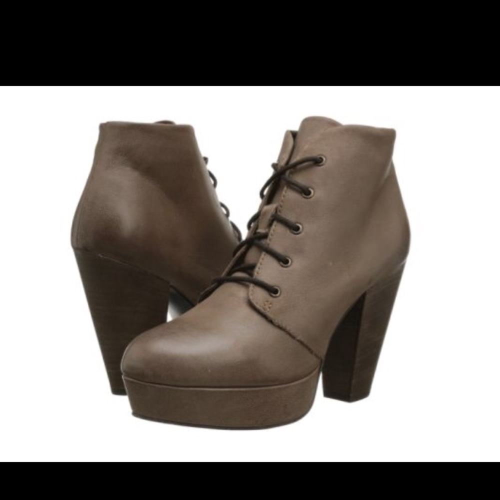 🔴 Steve Madden Raspy Ankle Boots- Floor Model